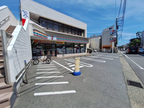 コンビニ　セブンイレブン辻堂熊の森店（コンビニ）まで661m