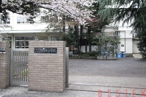 小学校　文京区立駒本小学校（小学校）まで149m