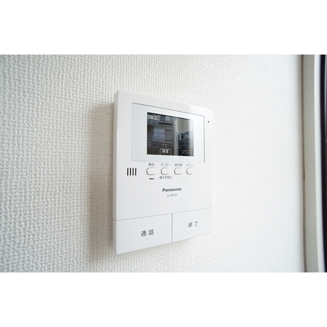 セキュリティ　映像で来訪者を確認できるドアホン