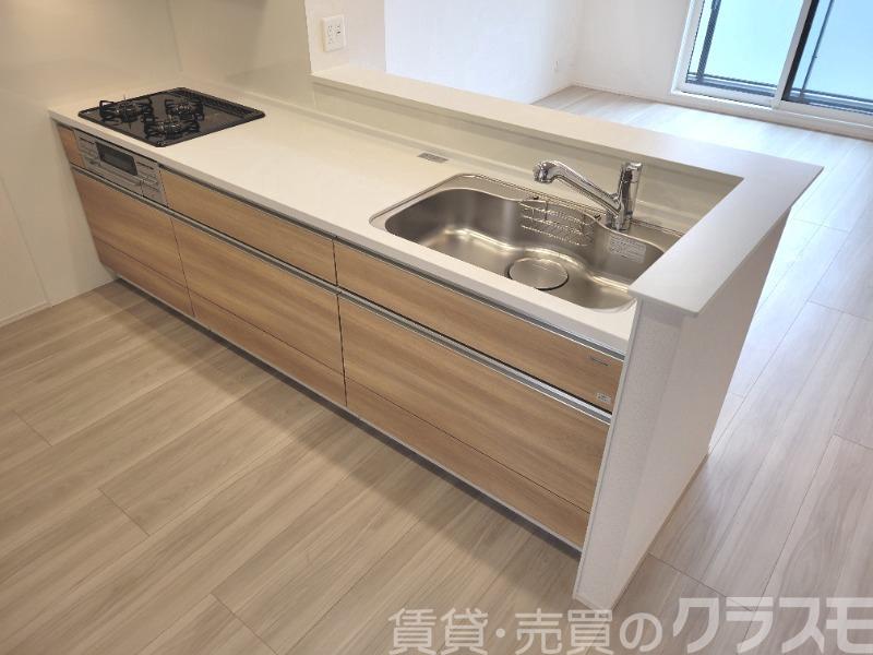 キッチン　効率よくお料理できる３口コンロ付き♪
