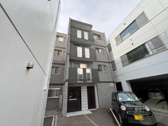 建物外観　札幌市中央区南八条西「ＳｔａｎｌｅｙＣｌａｒｋｅ」