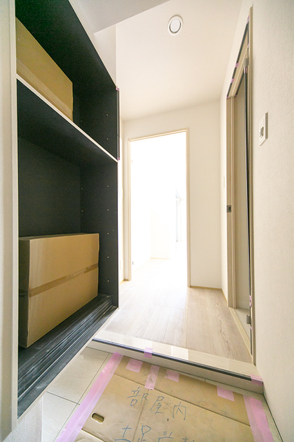 玄関　※写真は同タイプ住戸です。