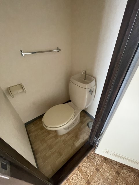 トイレ　別号室の写真です