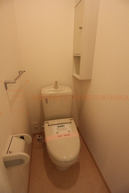 トイレ　暖房便座付きです。