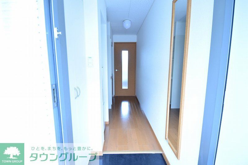 玄関　反転・仕様・設備は現況と異なる場合があります（現況優先）