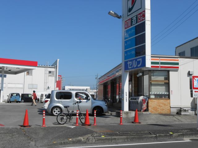 コンビニ　セブンイレブン（コンビニ）まで370m
