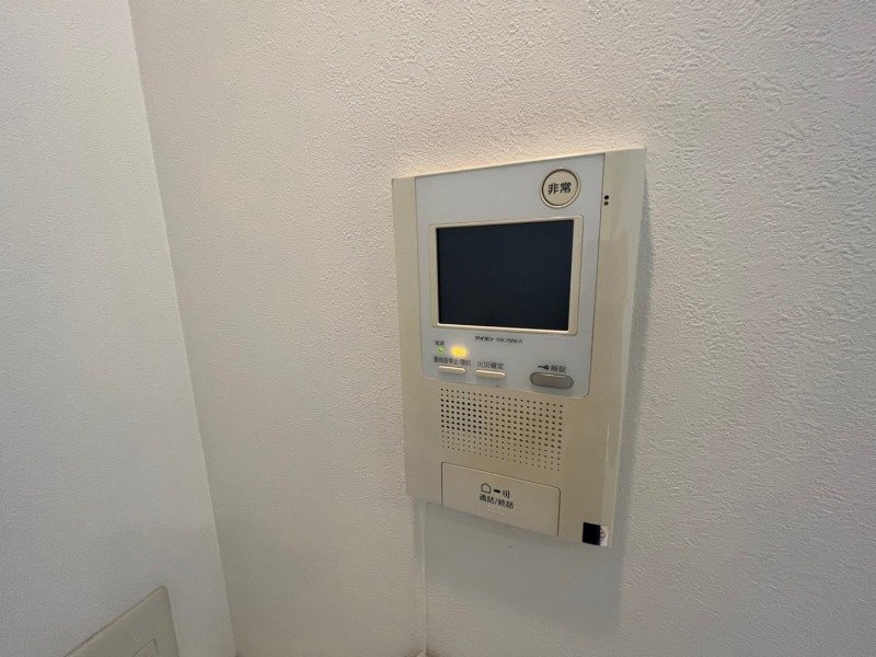 セキュリティ　ＴＶモニター付インターホンです。来客者の顔が見えるので安心！