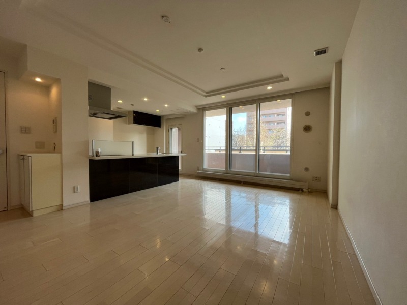 居室・リビング　広くてキレイなお部屋が広がっていて、充実した生活が送れそう。