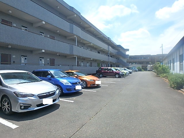 駐車場　★敷地内駐車場★（空き状況・使用料等詳細はご確認下さい）