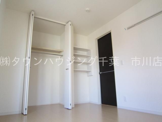 その他設備　天井まで高さのあるクローゼットです