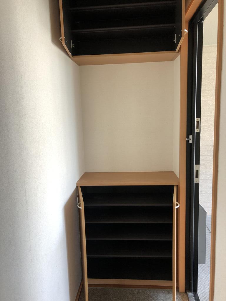 玄関　現況と異なります