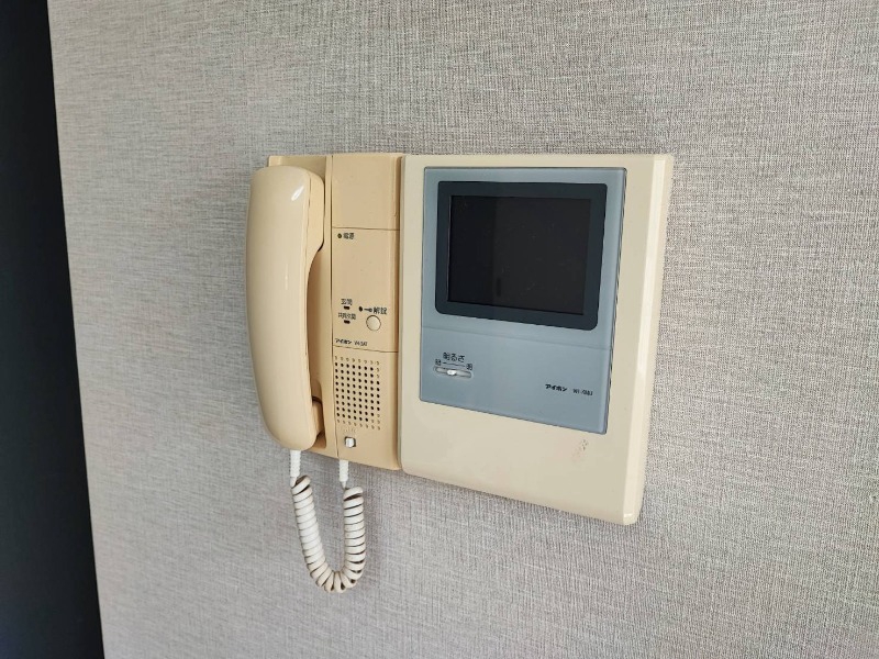 セキュリティ　ＴＶモニター付インターホンです。来客者の顔が見えるので安心！