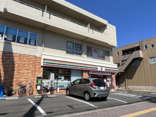 コンビニ　セブンイレブン 千葉北小仲台店（コンビニ）まで555m