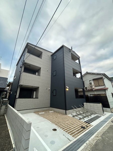 REGIES川西能勢口の外観写真
