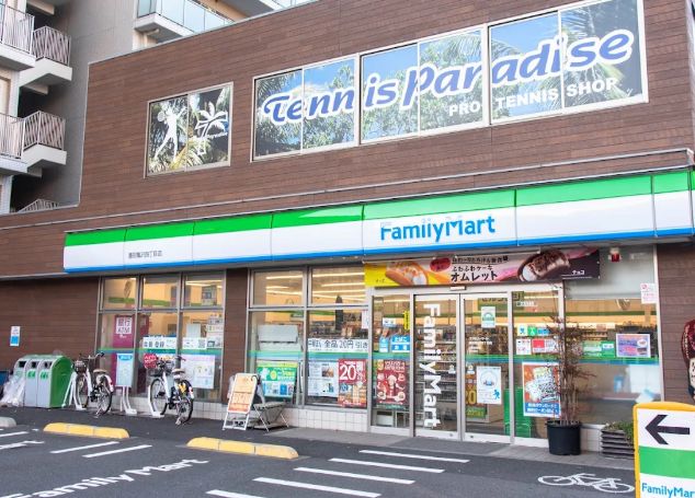 コンビニ　ファミリーマート墨田亀沢四丁目店（コンビニ）まで31m