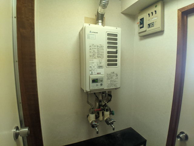 その他　給湯器は簡単操作で温度調整ができますよ。