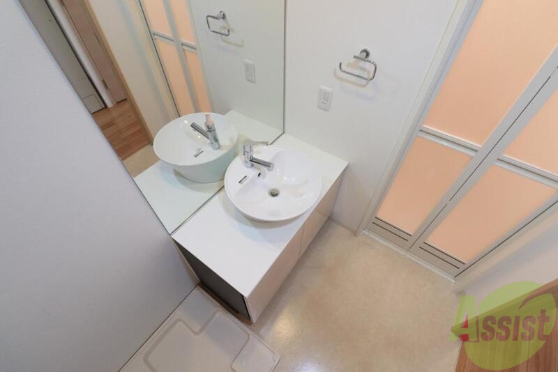 洗面設備　お手入れしやすい独立洗面台