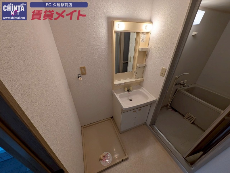 洗面設備　別部屋参考写真です