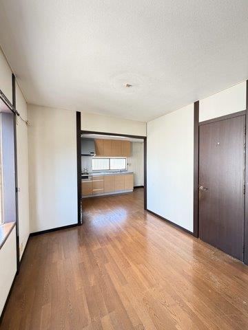 堺市堺区榎元町2丁戸建の居間写真