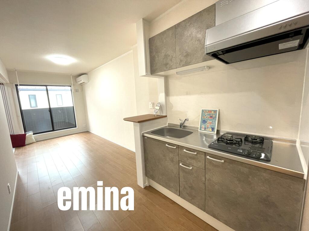 キッチン　小さなカウンターがあります。
