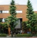 図書館　港区立みなと図書館（図書館）まで879m