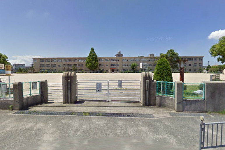 小学校　加古川市立平岡小学校（小学校）まで597m