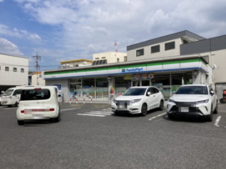 コンビニ　ファミリーマート 城西二丁目店（コンビニ）まで298m