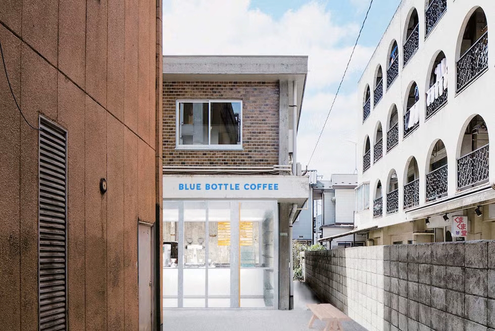 飲食店　BLUE　BOTTLE　COFFEE三軒茶屋カフェ（飲食店）まで411m