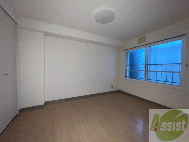 その他部屋・スペース　こちらのお部屋は光が差し込む、温かみのあるお部屋です。