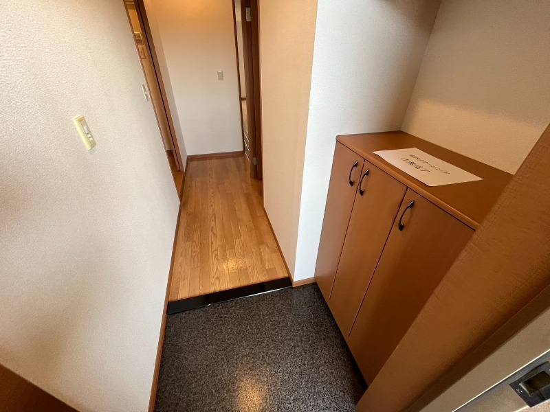 玄関　※同タイプ別号室のお写真です