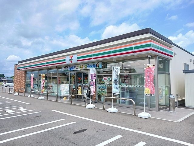 コンビニ　セブンイレブン（コンビニ）まで120m