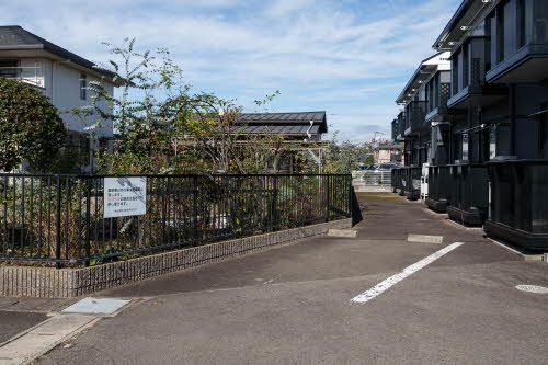 建物外観　駐車場