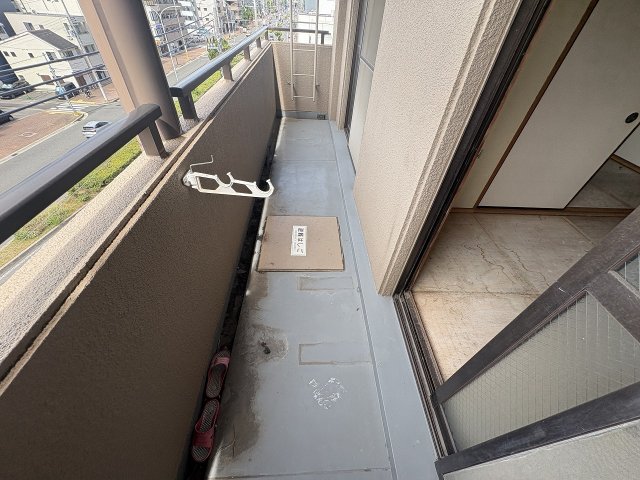 バルコニー　バルコニーからの眺めを楽しみながら食事をしませんか