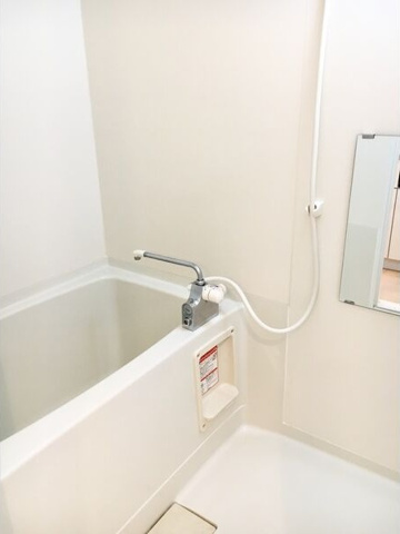 バス・シャワールーム　※写真は同じマンションの違う部屋のものになります。