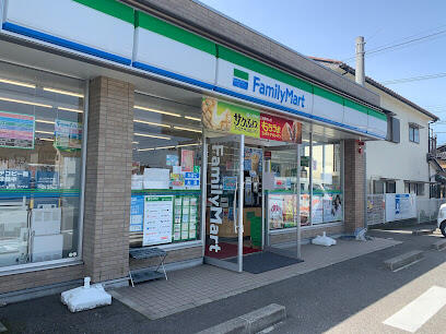 コンビニ　ファミリーマート本津幡駅前店（コンビニ）まで441m