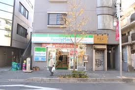 コンビニ　ファミリーマート 代沢五丁目店（コンビニ）まで512m