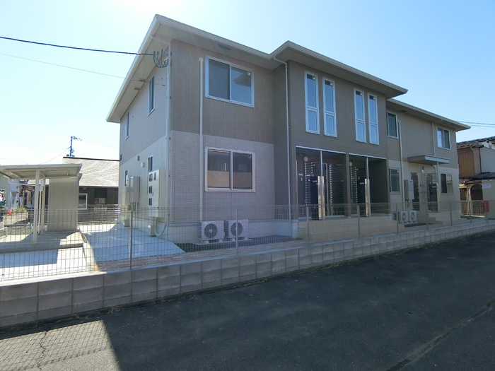 建物外観　外観部分・日当たり良好！おしゃれな外観です♪