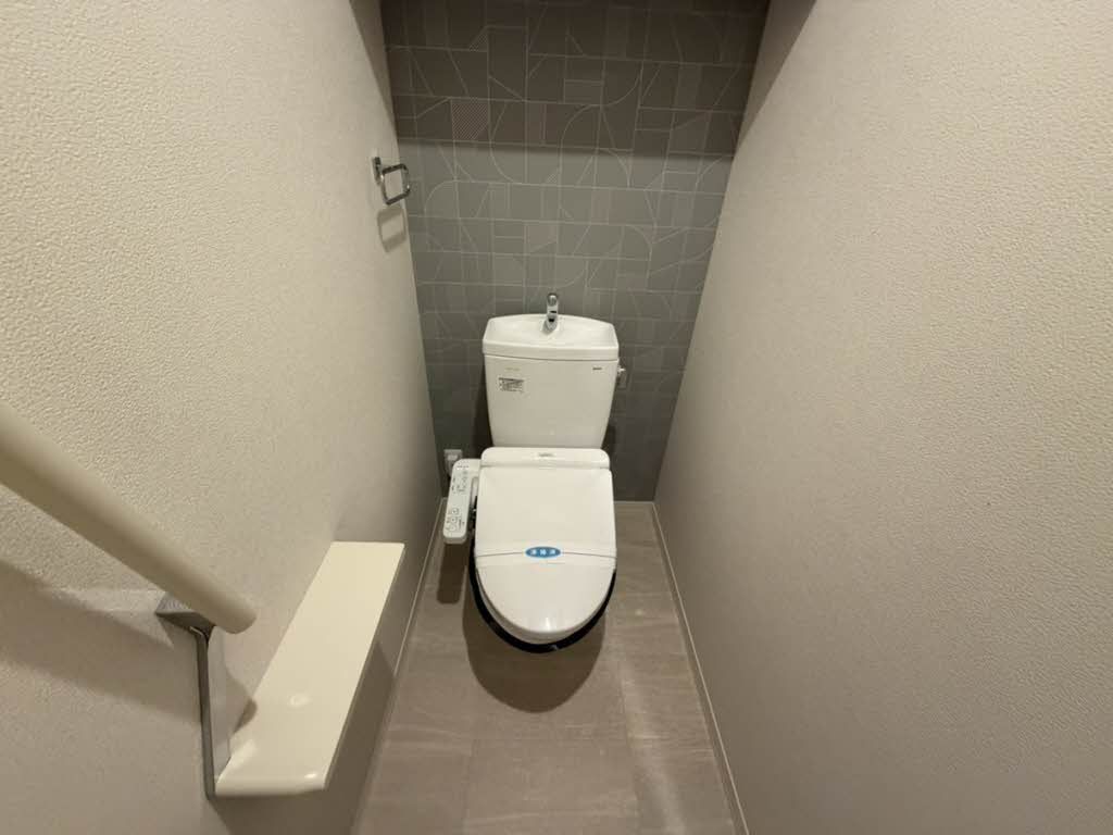 トイレ　毎日つかうものだからこそ、人にやさしく、清潔な機能付便座で…