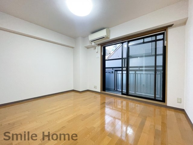 居室・リビング　エアコン付きのお部屋です