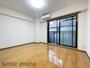 居室・リビング　エアコン付きのお部屋です