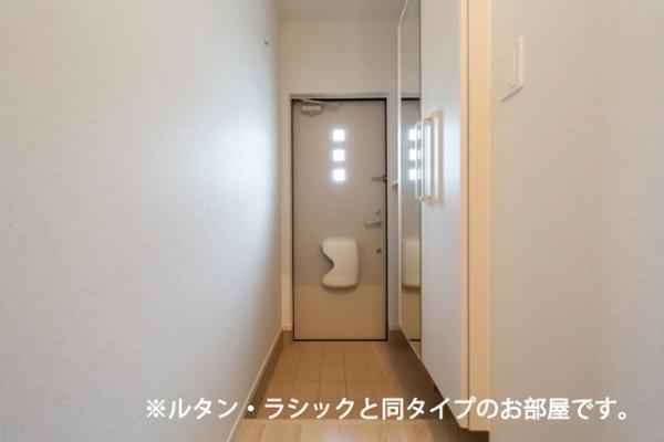 ＪＲ身延線 常永駅 徒歩17分 2階建 築1年の玄関写真