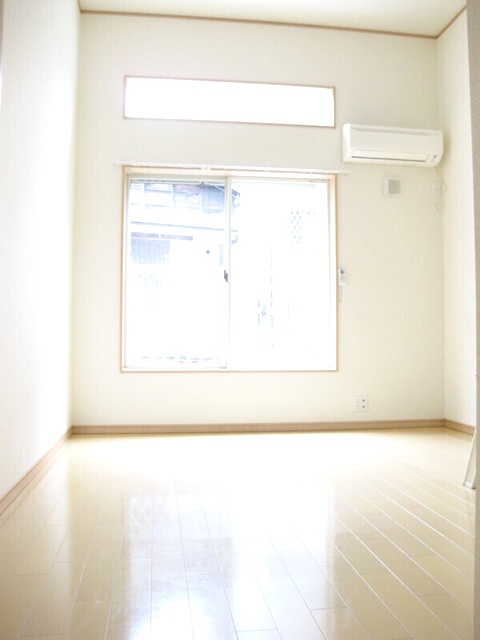 居室・リビング　開放感のあるゆったりとしたお部屋です♪