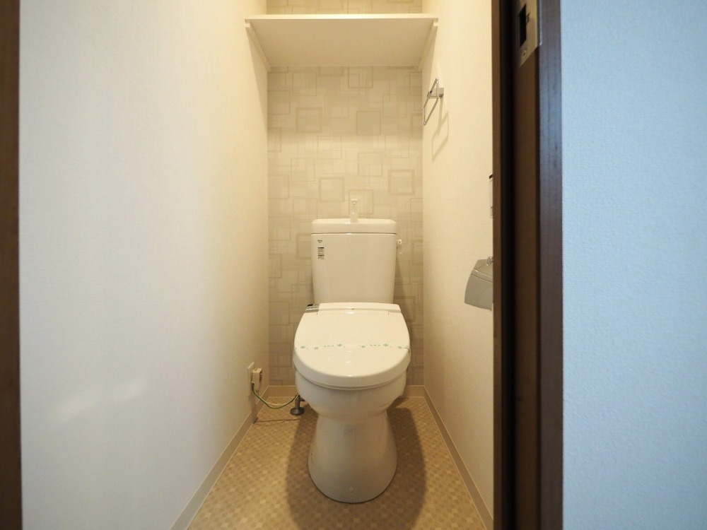 トイレ　落ち着いた色調のトイレです