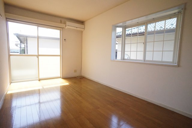 居室・リビング　最上階角部屋で明るいです
