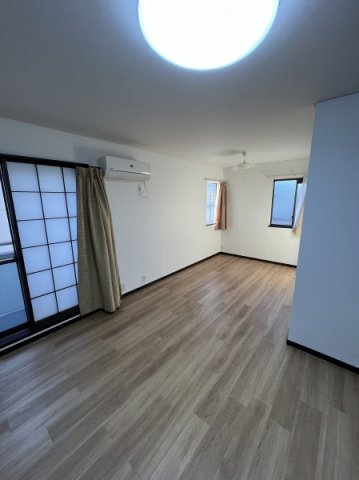 西ヶ原4丁目戸建の居間写真