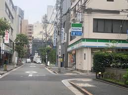 コンビニ　ファミリーマート芝五丁目店（コンビニ）まで179m