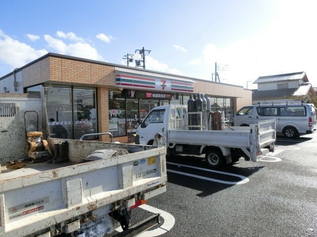 コンビニ　セブンイレブン（コンビニ）まで394m