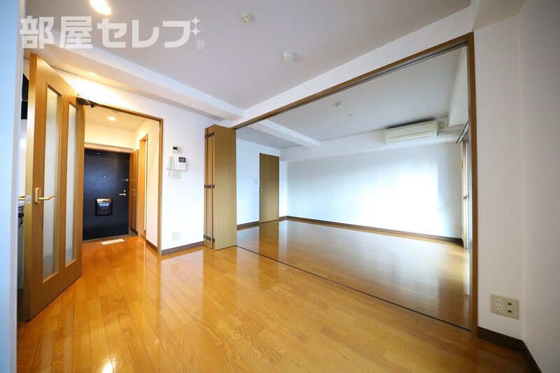 居室・リビング　広く使えるお部屋です。