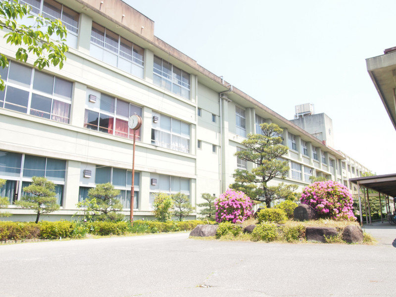 中学校　春日中学校（中学校）まで1180m