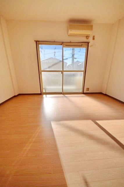 東武伊勢崎線 獨協大学前駅 徒歩26分 3階建 築36年の居間写真